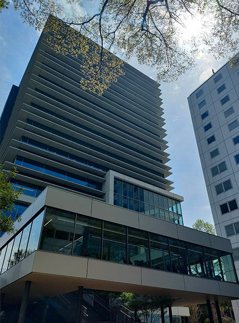 学習院大学 学習院大学 東1号館」銘板設置のお知らせ ｜学校法人学習院