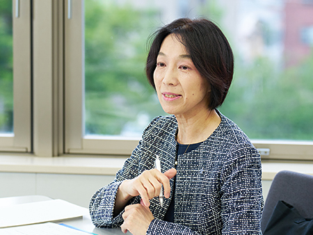 学習院女子中・高等科　科長 長沼 容子