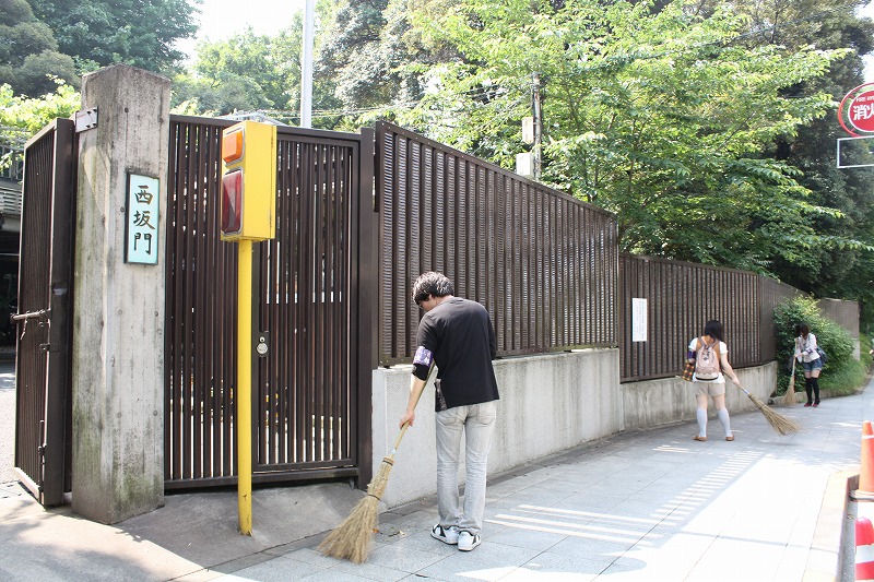 西坂門付近での清掃の様子
