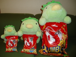 [three kappas with three packages of kappa-ebisen]